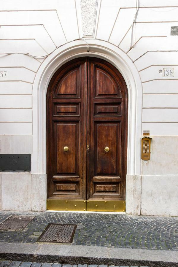 Few Steps From St Peter * Roma